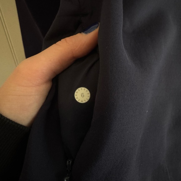 Lululemon Cropped Nulu Hoodie Size 6 - Picture 3 of 3